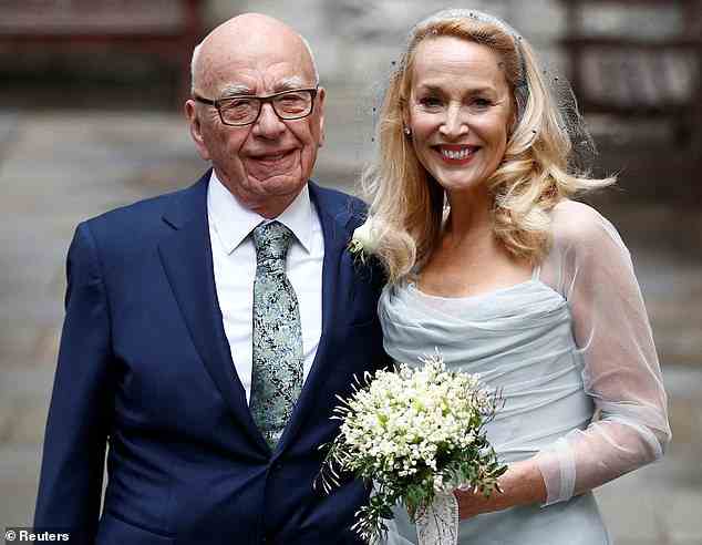 Rupert Murdoch und Jerry Hall vor der St. Bride's Church in London nach einem Gottesdienst zur Feier ihrer Hochzeit im Jahr 2016