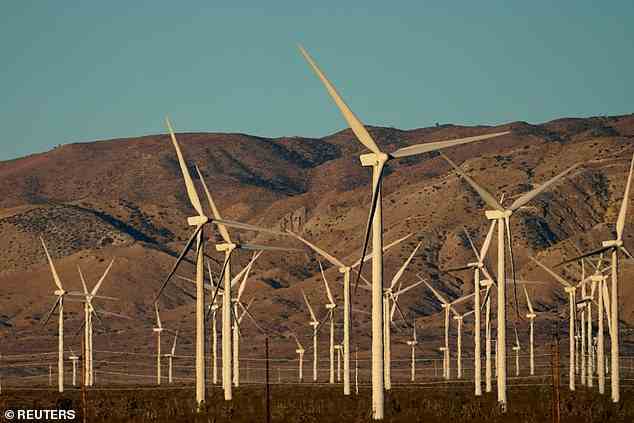 Das neue Gesetz verlangt, dass 100 Prozent aller kalifornischen Einzelhandelsverkäufe von Elektrizität bis 2045 CO2-frei produzieren müssen, aber einige sagen, dass die Kosten für den Bau der Infrastruktur auf die Steuerzahler fallen werden