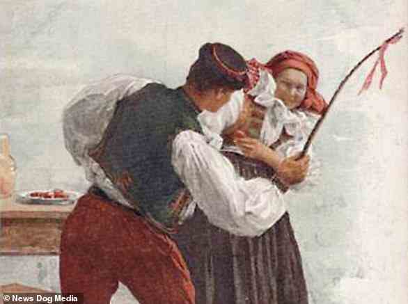 Im Bild: Ein Mann verwendet einen Weidenzweig, um eine Frau in der Tradition von Pomlázka zu „peitschen“, die in mittel- und osteuropäischen Ländern – wie der Tschechischen Republik – zu Ostern begangen wird
