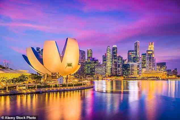 Glitzernde Höhen: Einst nur als Zwischenstopp betrachtet, gilt Singapur heute als eigenständiges, fantastisches Reiseziel.  Oben ist die spektakuläre Skyline der Stadt zu sehen