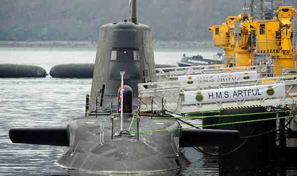 Das U-Boot der Astute-Klasse HMS Artful ist abgebildet, nachdem es offiziell ein Kriegsschiff der Royal Navy geworden ist