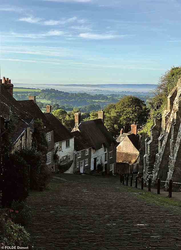 Shaftesbury ist eine der schönsten Städte Dorsets und die Aussicht von der Spitze des Gold Hill gilt als eine der romantischsten überhaupt