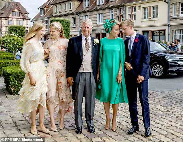 Königin Mathilde, 49, war unter den Gästen, begleitet von ihrem Ehemann König Philippe, 62, und drei ihrer Kinder, Prinzessin Eleonore, 14, Prinzessin Elisabeth, 20, und Prinz Emmanuel, 16