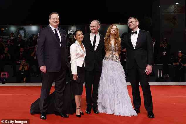 Statistik: (LR) Brendan Fraser, Hong Chau, Regisseur Darren Aronofsky, Sadie Sink und Ty Simpkins posierten für die Kameras