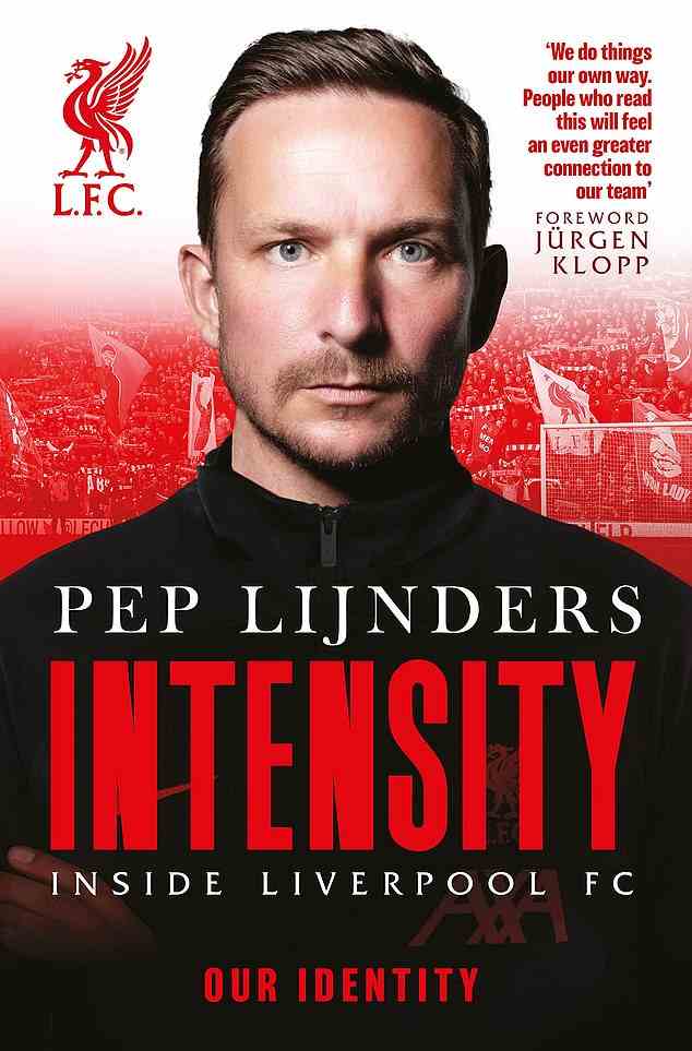 Lijnders hat ein Buch mit dem Titel „Intensity: Inside Liverpool FC“ veröffentlicht, das einen Einblick in die Taktik gibt