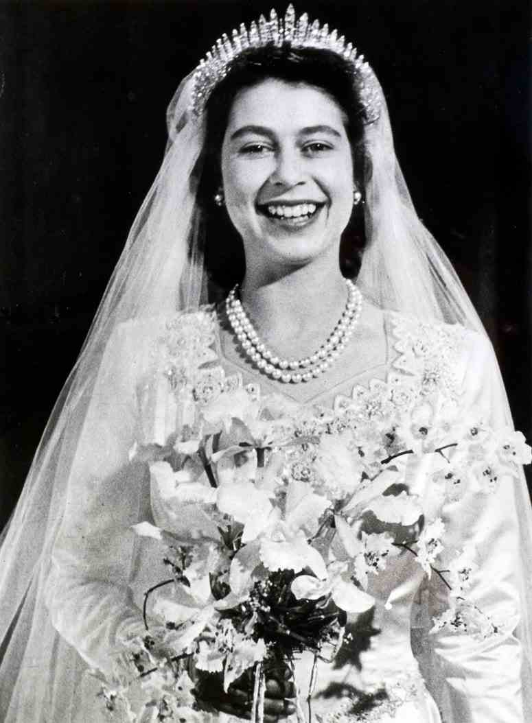 Prinzessin Elizabeth nach ihrer Hochzeit mit dem Herzog von Edinburgh in der Westminster Abbey.