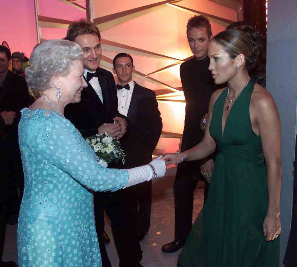 British Queen Elizabeth II (L) meets US