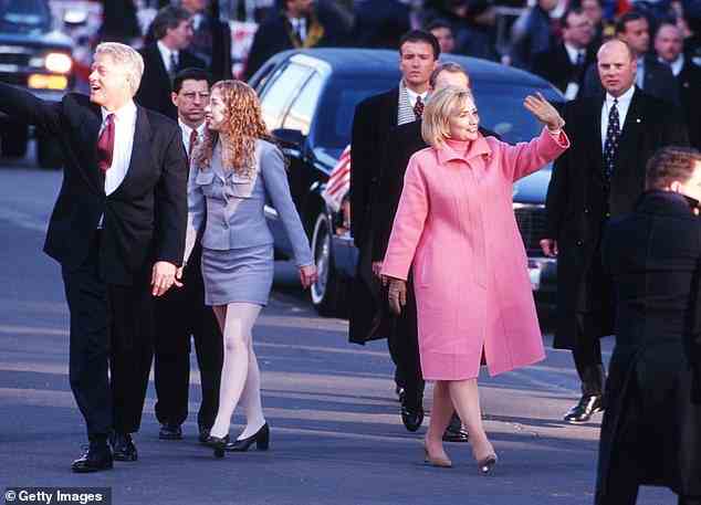 Hillary war First Lady, als ihr Ehemann Bill Clinton, heute 76, von 1993 bis 2001 Präsident der Vereinigten Staaten war. Die Familie wird 1997 beim Secret Service gesehen