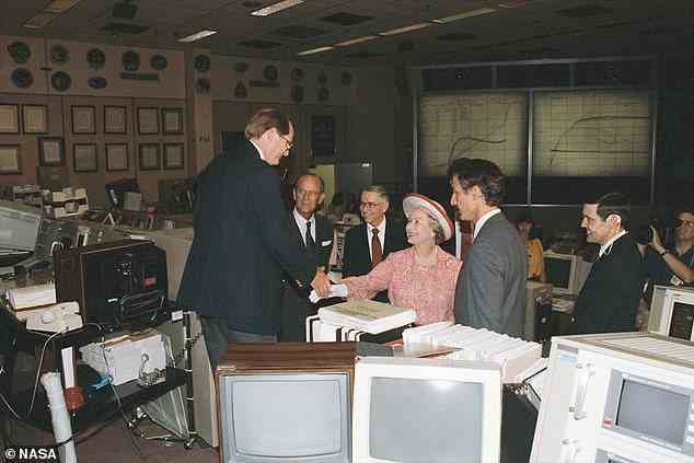 2007 unternahm die Königin zusammen mit Prinz Philip eine Tour durch das Goddard Space Flight Center der NASA, wo sie Astronauten begrüßte, die sich an Bord der Internationalen Raumstation befanden