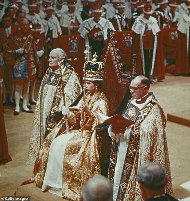 Es begann, als Prinzessin Elizabeth am 8. Februar 1952 offiziell zur Königin ausgerufen wurde. Sie wurde am 2. Juni 1953 in der Westminster Abbey (im Bild) gekrönt – durch Zufall am selben Tag, an dem eine fröhliche Nation erfuhr, dass ein Commonwealth-Team den Mount Everest erobert hatte
