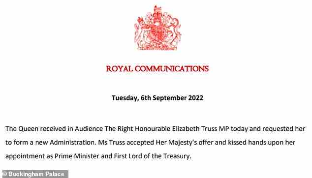 Diese offizielle Ankündigung des Buckingham Palace hält fest, dass die Queen die historische Audienz durchgeführt hat