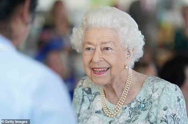 Traurig: Die Bekanntgabe des Todes der Queen erfolgte am Donnerstagabend gegen 18.30 Uhr.  Sie starb im Alter von 96 Jahren, und der Buckingham Palace bestätigte die Nachricht in einer Erklärung