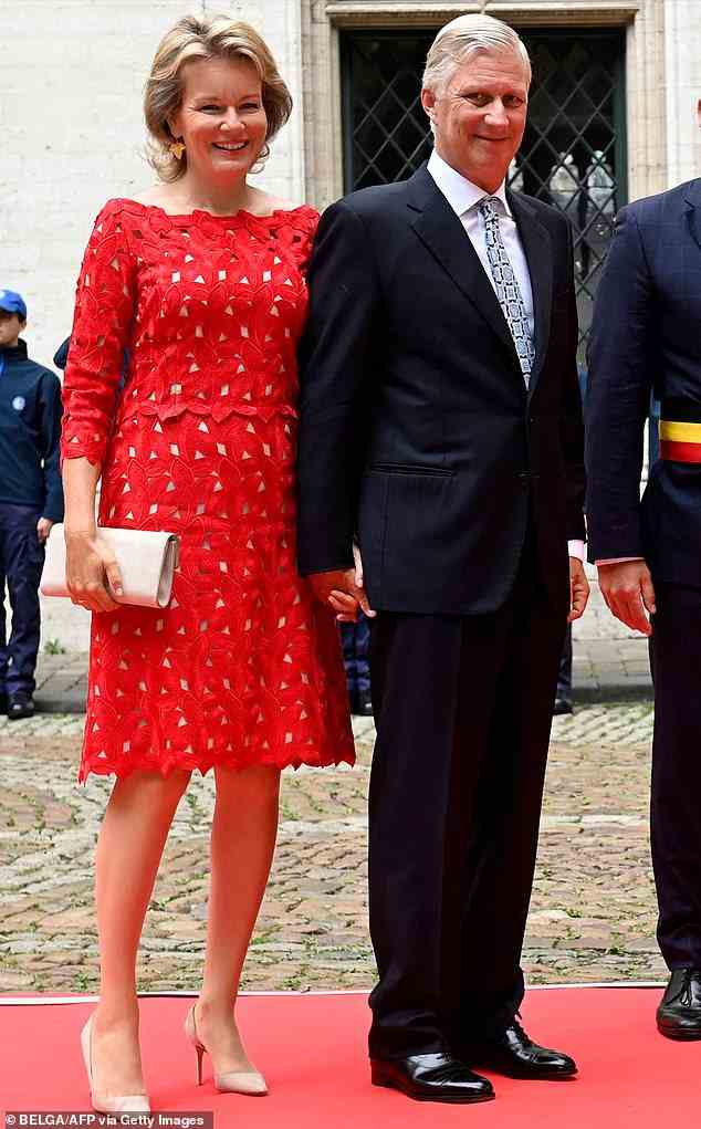 Elisabeths Eltern, König Philippe und Königin Mathilde von Belgien, werden am Montag an der Beerdigung der Königin teilnehmen (im Bild bei der Hochzeit ihrer Nichte am Samstag).