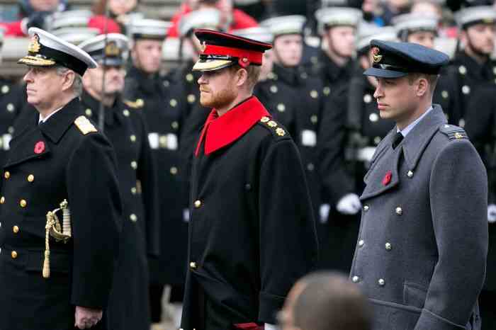 Prinz Andrew gewährt Ausnahme zum Tragen von Militäruniformen für die letzte Mahnwache von Königin Elizabeth II. Prinz Harry nicht erlaubt 2