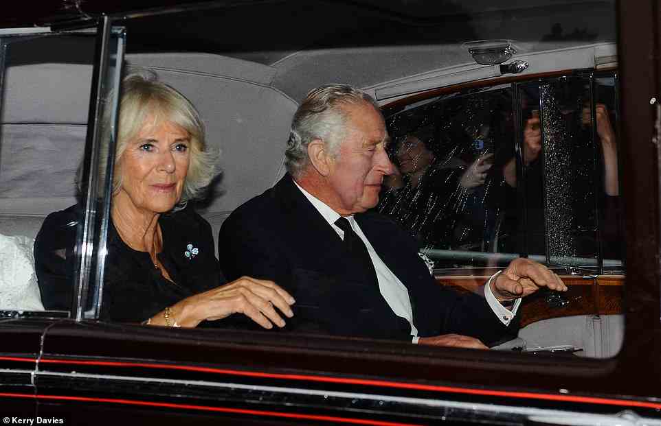 Shows: King Charles und Queen Consort Camilla Ankunft im Buckingham Palace