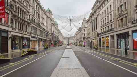 Regent Street in London während einer Pandemiesperre.  Der erstklassige Einzelhandelsstandort gehört dem Crown Estate.