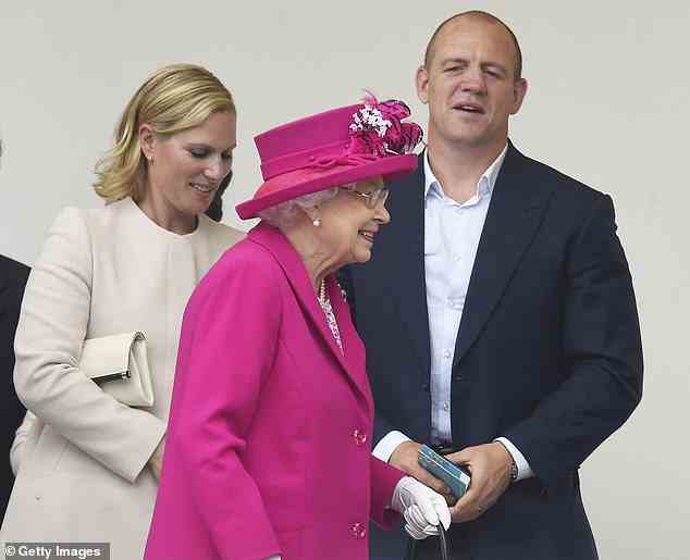 Der ehemalige englische Rugby-Profi, der 2003 die Enkelin der Königin in einer Bar in Sydney kennenlernte, sagte zuvor, er halte die Monarchin für „unglaublich“ und die Leute glaubten, sie sei „unbesiegbar“.