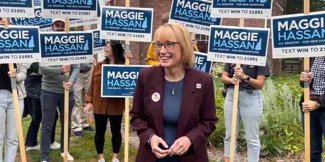 Die demokratische Senatorin Maggie Hassan nach der Abstimmung am Vorwahltag in Newfields, New Hampshire, am 13. September 2022
