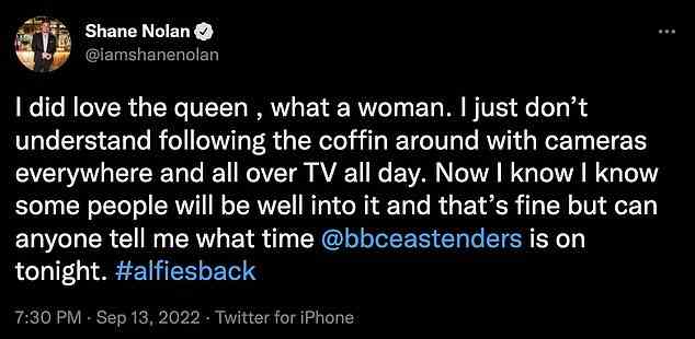 Unbeeindruckt: Der Sohn von Shane Richie und Coleen Nolan, 33, ging am Mittwoch zu Twitter, um zu sagen, dass er „nicht versteht“, warum die Berichterstattung über den Tod der Königin „den ganzen Tag im Fernsehen“ ist.