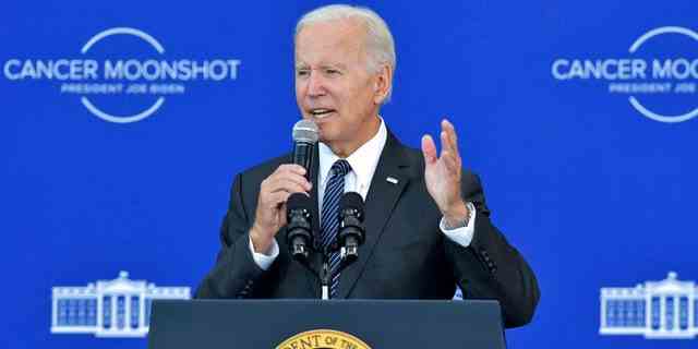Präsident Joe Biden spricht am Montag, den 12. September 2022, in Boston über die Cancer Moonshot-Initiative in der John F. Kennedy Library and Museum.