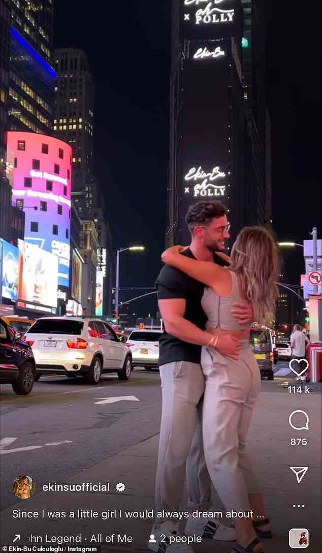 PDA: Der Star ging zu ihrem Instagram-Account und zeigte ein Video von sich selbst, wie sie in die Arme ihres Freundes Davide sprang, während die Anzeige im Hintergrund lief, während sie die Lippen berührten