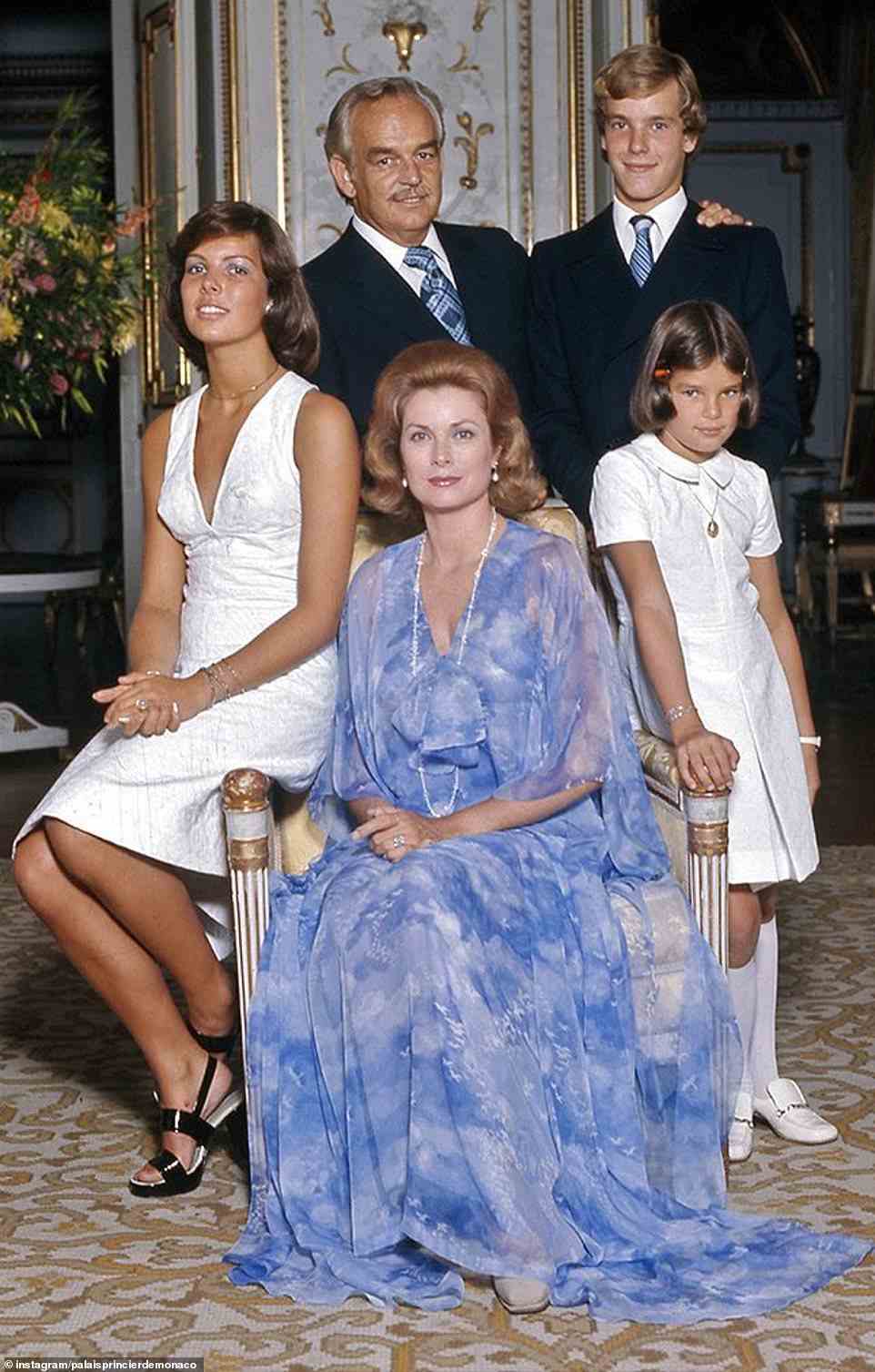 Prinzessin Caroline mit Prinz Rainier, Prinzessin Grace, Prinz Albert II und Prinzessin Stephanie, aufgenommen im Jahr 1974
