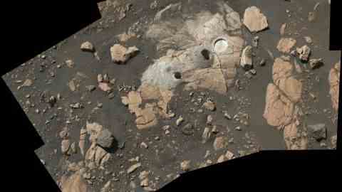Dieses vom Rover aufgenommene Mosaik zeigt, wo Perseverance den Felsen, den NASA-Wissenschaftler Wildcat Ridge nennen, beprobte und abrieb.