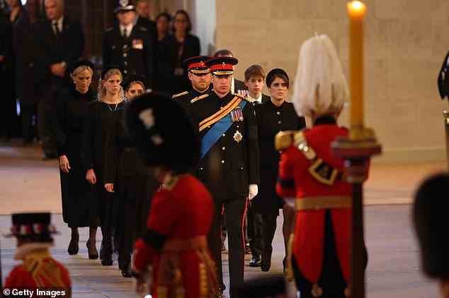 Prinz William und der Herzog von Sussex führen ihre Cousins ​​am Samstagabend zur Mahnwache in die Westminster Hall