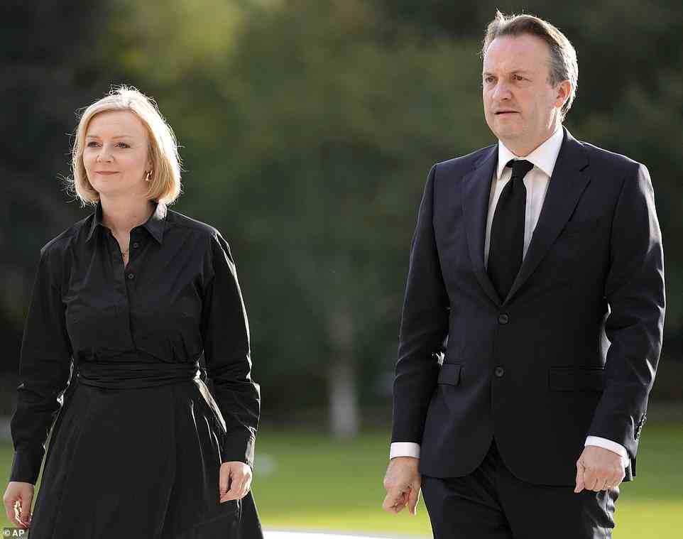 British Prime Minister Liz Truss and her husband Hugh O'Leary arrive this evening at Buckingham Palace