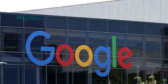 Das Google-Logo wird am 2. September 2015 in der Google-Zentrale in Mountain View, Kalifornien, angezeigt.