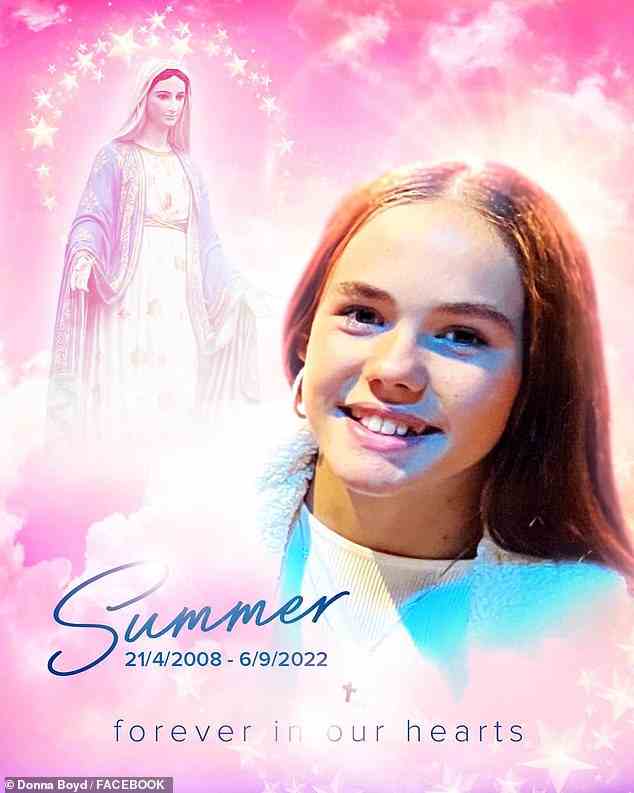 Im Bild: Ein Flyer, der online geteilt wurde, um die Beerdigung der 14-jährigen Summer Williams anzukündigen, mit Trauernden, die gebeten wurden, eine rosa Schleife zu tragen