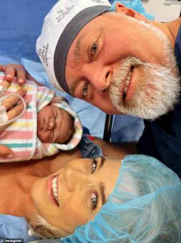 Tegan und Shock Jock Radiomoderator Kyle, 51, begrüßten letzten Monat ihren neugeborenen Otto