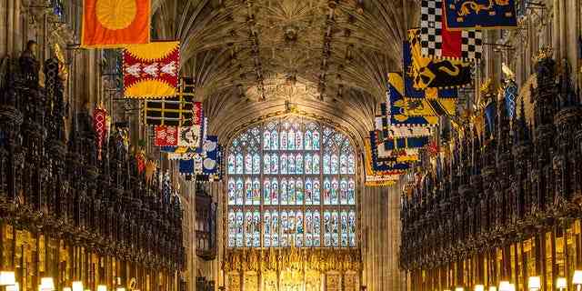 Sowohl das Royal Vault als auch die King George VI Memorial Chapel befinden sich in der St. George's Chapel in Windsor Castle. 
