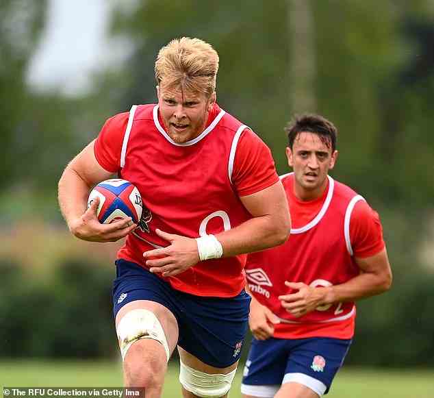Sobald McNallys Rugby-Karriere endet, wird er in den aktiven Dienst der Royal Armed Forces zurückkehren