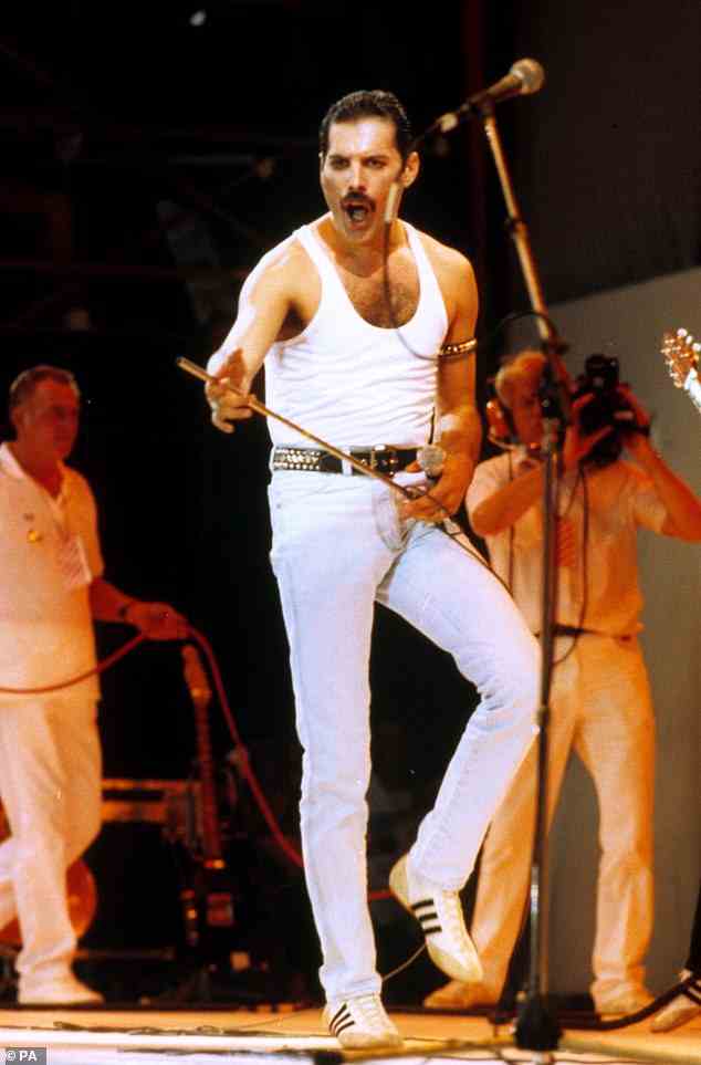 1985: Mehr als 1,9 Milliarden sahen zu, wie der verstorbene Freddie Mercury das Wembley-Publikum mit seiner legendären Live-Aid-Show verblüffte
