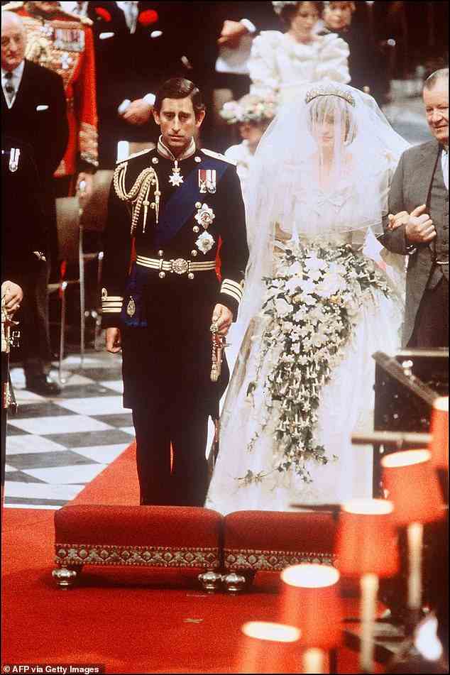 Es wird angenommen, dass die Zahl diejenigen in den Schatten gestellt hat, die die Hochzeit von Prinzessin Diana mit Prinz Charles im Jahr 1981 miterlebten, die von etwa einer Milliarde Menschen gesehen wurde