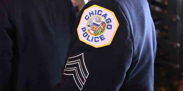 Polizisten nehmen am 20. Oktober 2021 an einer Beförderungs- und Abschlussfeier der Chicago Police Department teil.