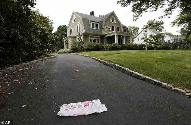 Die Polizei vermutet, dass die Briefe von jemandem stammten, der sich in einem Umkreis von 300 Metern um das Haus befand (Bild).