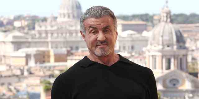 Sylvester Stallone besucht den Vatikan und erhält die Schlüssel zum Schloss in einem „sehr seltenen und besonderen Moment“.