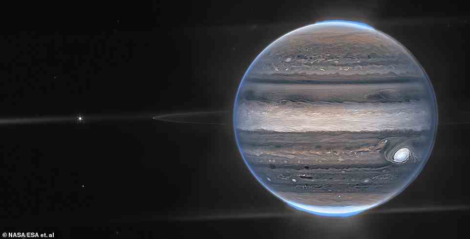 Jupiter ist der fünfte Planet von der Sonne und der größte in unserem Sonnensystem.  Es ist ein massiver Gasball, der hauptsächlich aus Wasserstoff und Helium mit einigen schweren Elementen besteht