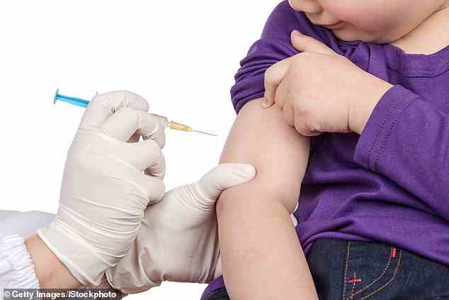 Ein Impfstoff zum Schutz vor Windpocken ist seit 1984 erhältlich. Aber bis jetzt wurde die Impfung zu einem Preis von 27 £ pro Mal für den NHS als zu teuer angesehen, um sie allen Kindern anzubieten