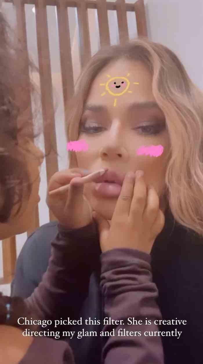 Khloe K lässt Chicago ihr Make-up machen