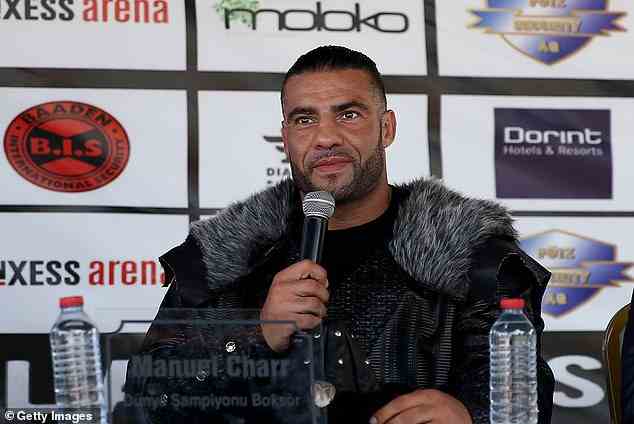 Mahmoud Charr hat gesagt, er habe einen Vertrag unterschrieben, um gegen drei von Frank Warrens Boxern zu kämpfen