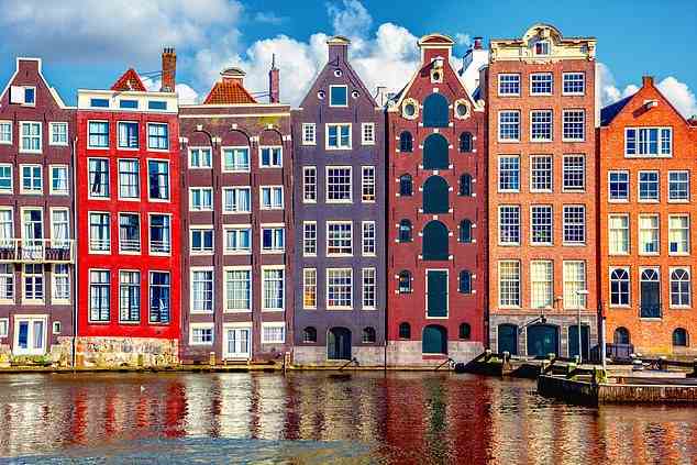 Auf der Tour fahren Sie entlang Amsterdams schöner Kanäle und Wasserstraßen (im Bild)