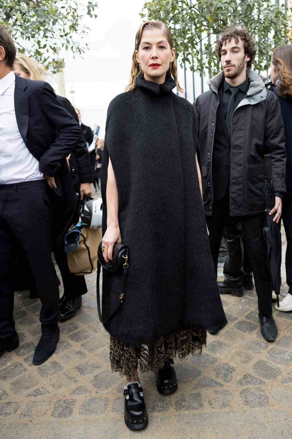 Christian Dior : Außenankünfte - Pariser Modewoche - Damenmode Frühjahr/Sommer 2023