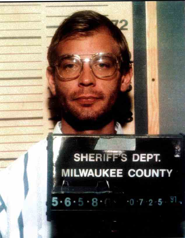 Dahmer, der als Kannibale von Milwaukee bekannt wurde, richtete von 1978 bis 1991 Chaos in der Stadt Wisconsin an und tötete 16 Jungen, Teenager und Männer über einen Zeitraum von 13 Jahren