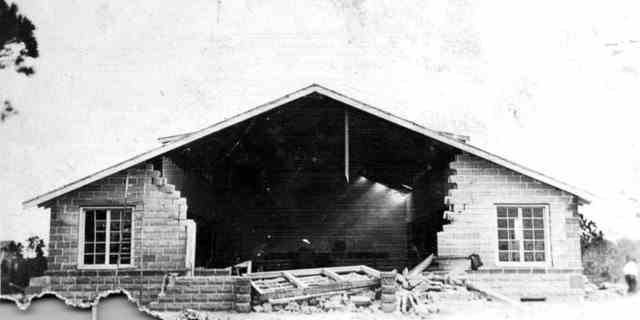 Äußere Schäden an einer Kirche in New Port Richey nach dem Hurrikan von 1921 nördlich von Tampa.