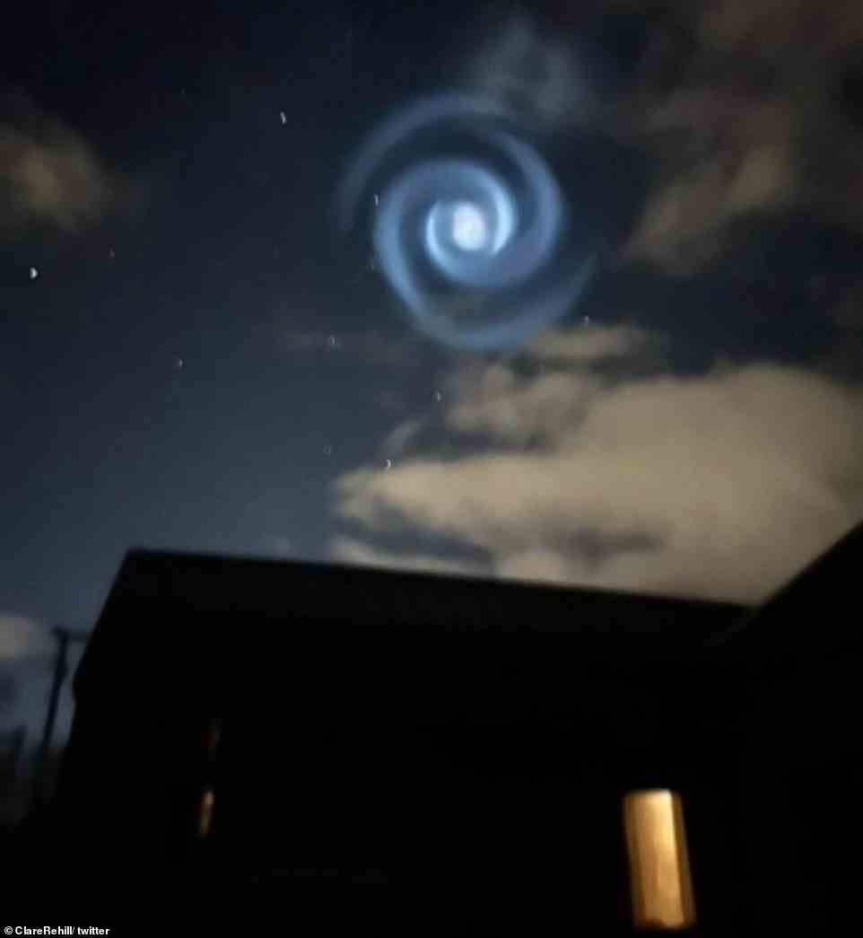 Im Juni verblüffte eine mysteriöse blaue Spirale, die über Neuseelands Himmel wanderte, Zuschauer, die dachten, sie habe außerirdischen Ursprung