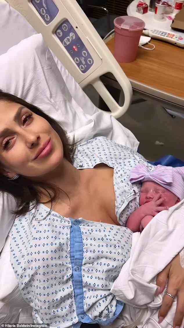Baby Nummer sieben!  Hilaria und ihr Mann Alec Baldwin haben letzte Woche ihr siebtes gemeinsames Kind, Baby Ilaria, zur Welt gebracht