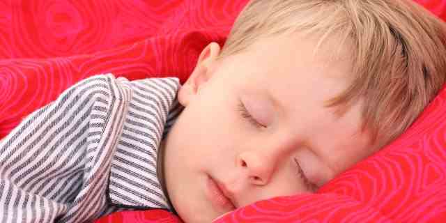 "Schlaflosigkeit ist bei Kindern nicht ungewöhnlich, da sie sich nach dem 2." sagte ein Arzt. 